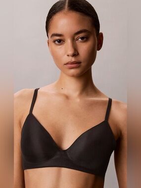 NWT Calvin Klein Perfectly Fit Ultralight Lightly Lined Wirefree Bra 34C